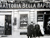 1912 ristorante  trattoria Bella Napoli  via S. Croce 2 aperto nel 1912,  verso il 1930 diventò Gatto Nero.